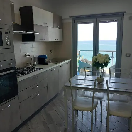 Casa Vacanze Maris 30 Mt Dal Mare SantʼAgata di Militello Exterior foto