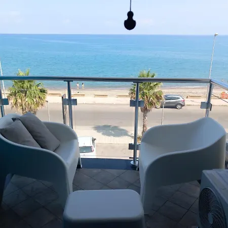 Casa Vacanze Maris 30 Mt Dal Mare SantʼAgata di Militello Exterior foto